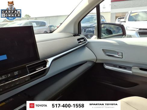 Used 2025 Toyota Sienna XLE FWD image 22