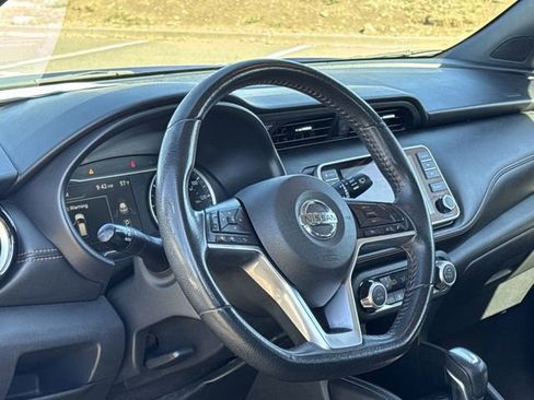 Used 2019 Nissan Kicks SR w/ SR Premium Package FWD image 34