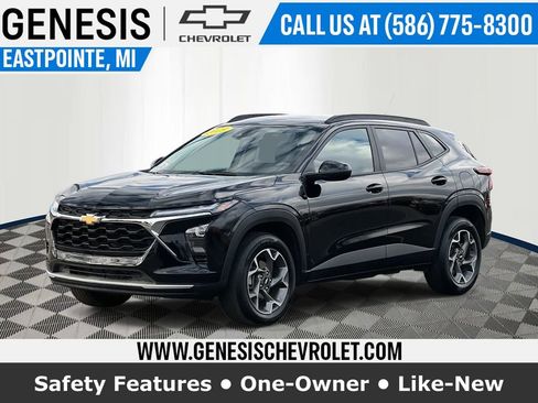 Used 2025 Chevrolet Trax LT image 1