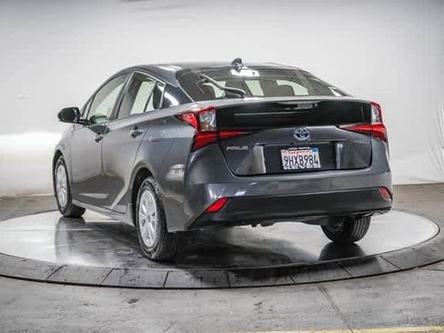 Certified 2020 Toyota Prius LE image 2
