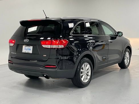 Used 2016 Kia Sorento LX image 4