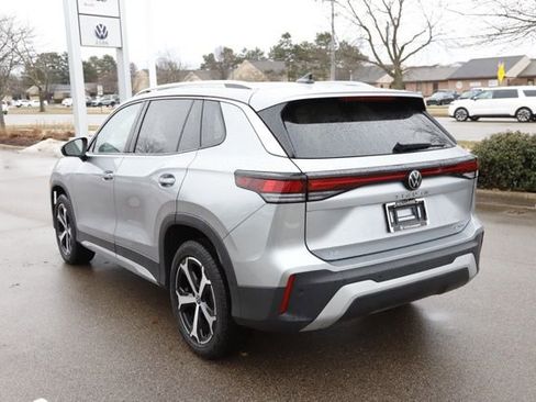 Used 2025 Volkswagen Tiguan SE w/ Panoramic Sunroof Package image 5