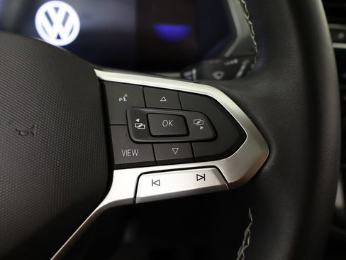 Used 2023 Volkswagen Tiguan SE AWD/4WD image 43