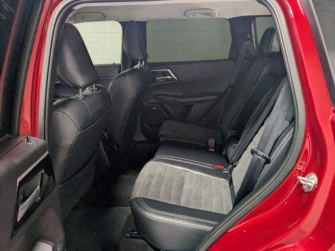 Used 2025 Mitsubishi Outlander SE AWD/4WD image 26