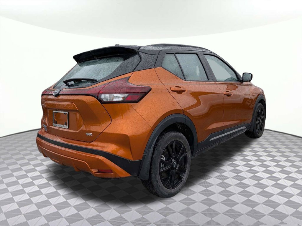 Used 2024 Nissan Kicks SR FWD image 3