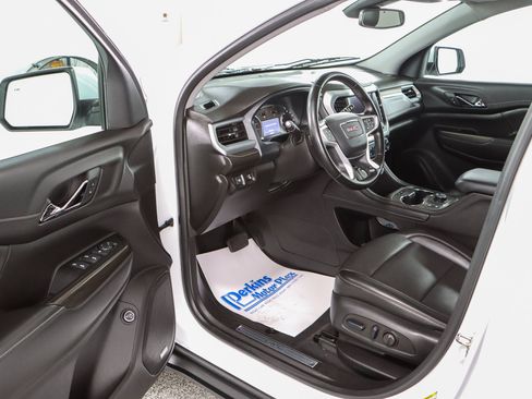 Used 2023 GMC Acadia SLT FWD image 3