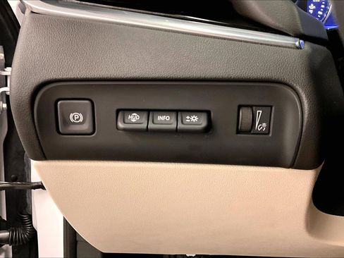 Used 2023 Buick Enclave Avenir w/ Avenir Technology Package FWD image 39