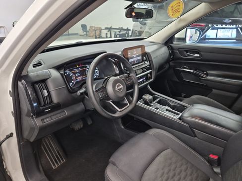 Used 2022 Nissan Pathfinder S FWD image 11