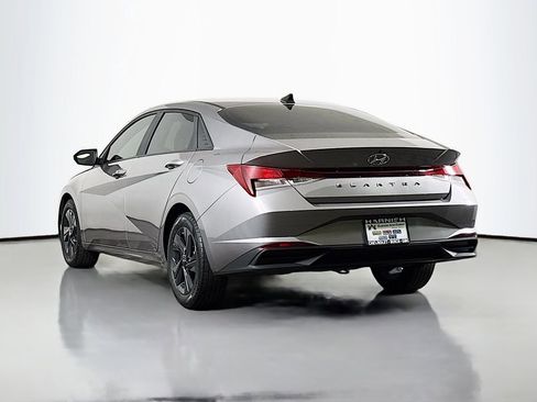 Used 2022 Hyundai Elantra SEL FWD image 5
