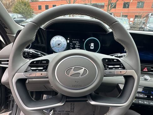 Used 2024 Hyundai Elantra SEL w/ Convenience Package image 26