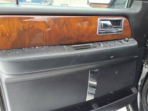 Used 2015 Lincoln Navigator 4WD image 13