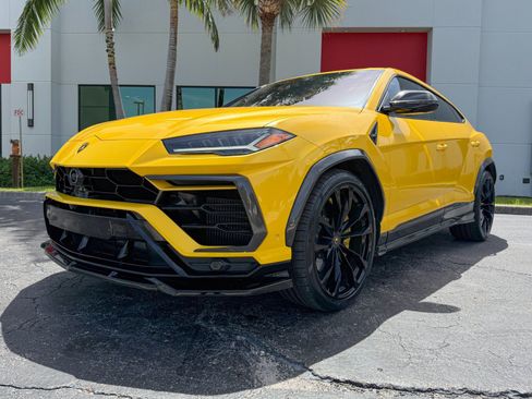 Used 2022 Lamborghini Urus AWD/4WD image 11