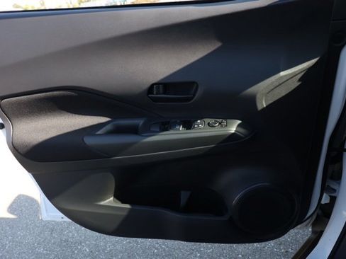 New 2025 Nissan Kicks Play S image 23