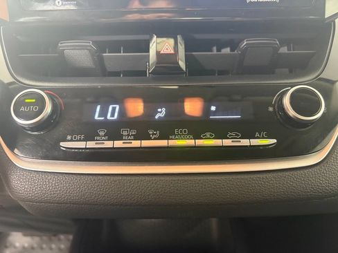 Used 2021 Toyota Corolla LE FWD image 7