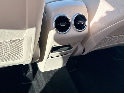 Used 2025 Mercedes-Benz GLB 250 image 28