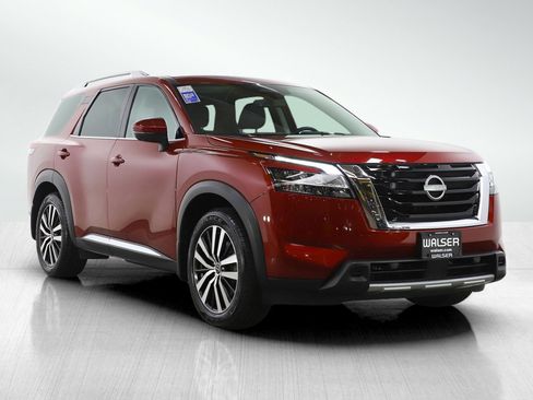 Used 2024 Nissan Pathfinder Platinum image 8