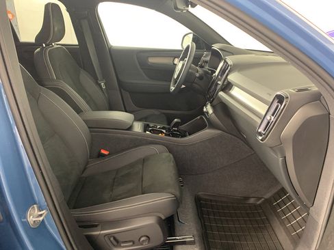 Used 2024 Volvo XC40 B5 Plus AWD/4WD image 41