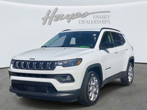 Certified 2022 Jeep Compass Latitude image 10