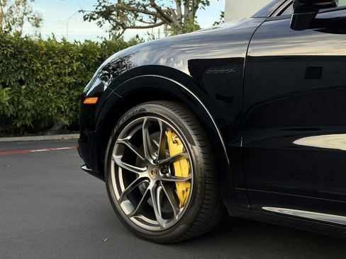 Used 2023 Porsche Cayenne Turbo S image 25