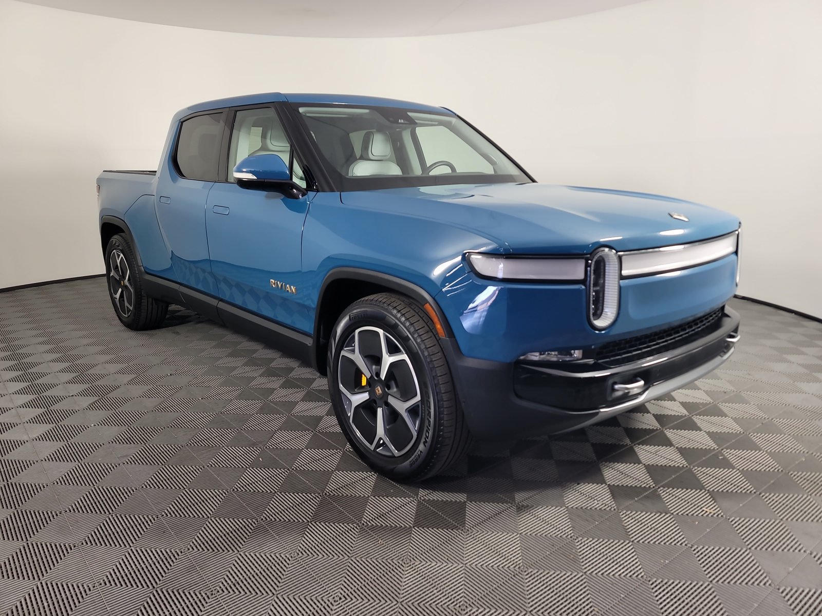 Used 2023 Rivian R1T Adventure Quad AWD/4WD image 7