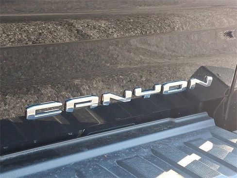 Used 2022 GMC Canyon Denali image 29