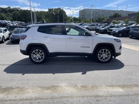 Used 2022 Jeep Compass Latitude AWD/4WD image 7