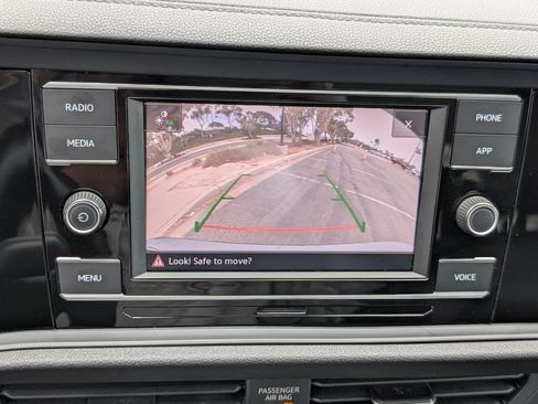 Used 2024 Volkswagen Jetta SE FWD image 6