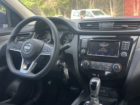 Used 2020 Nissan Rogue Sport S w/ Appearance Package FWD image 4