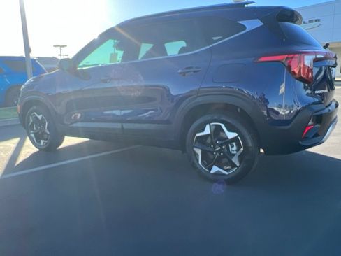 Used 2024 Kia Seltos EX AWD/4WD image 19