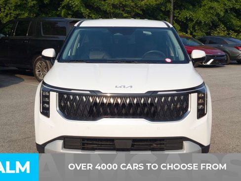 Used 2025 Kia Carnival FWD image 2