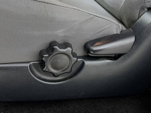 Used 2017 Toyota Tacoma SR5 w/ Tow Package image 16