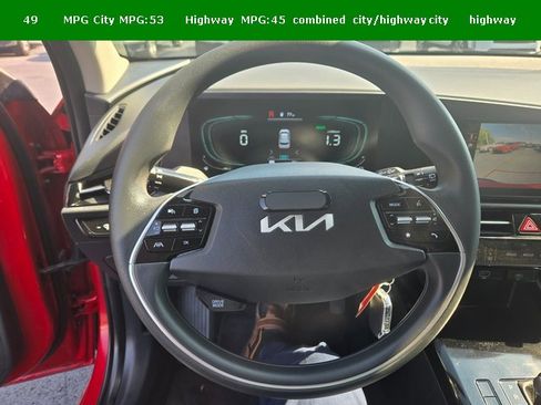 Used 2024 Kia Niro LX image 16
