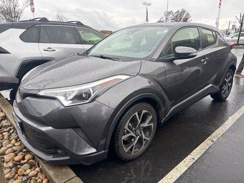 Used 2019 Toyota C-HR XLE image 10