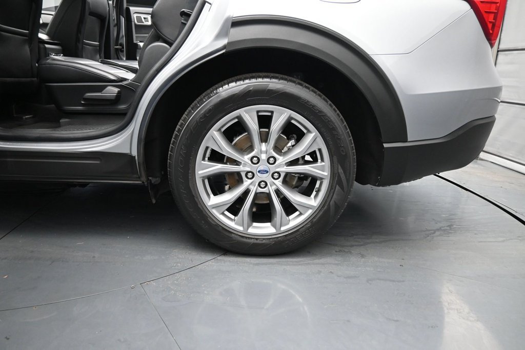 Used 2021 Ford Explorer XLT w/ Equipment Group 202A RWD image 18