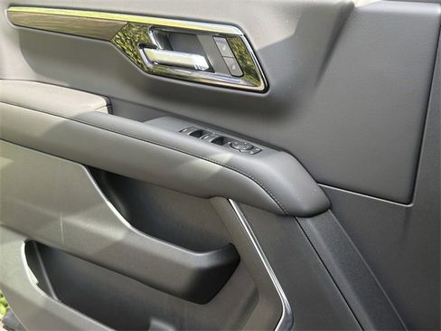 New 2026 Chevrolet Suburban LS image 21