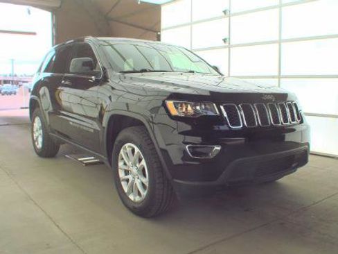 Used 2022 Jeep Grand Cherokee Laredo X AWD/4WD image 1