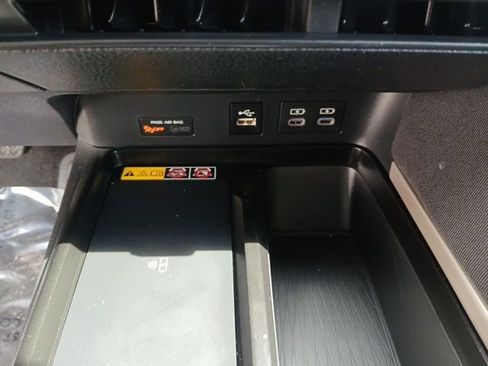 Used 2025 Toyota Camry LE image 33