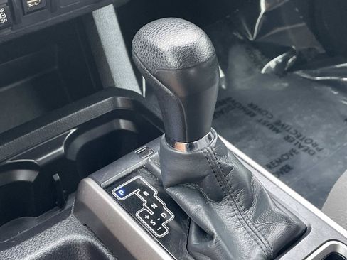 Used 2022 Toyota Tacoma SR5 w/ Technology Package RWD image 34