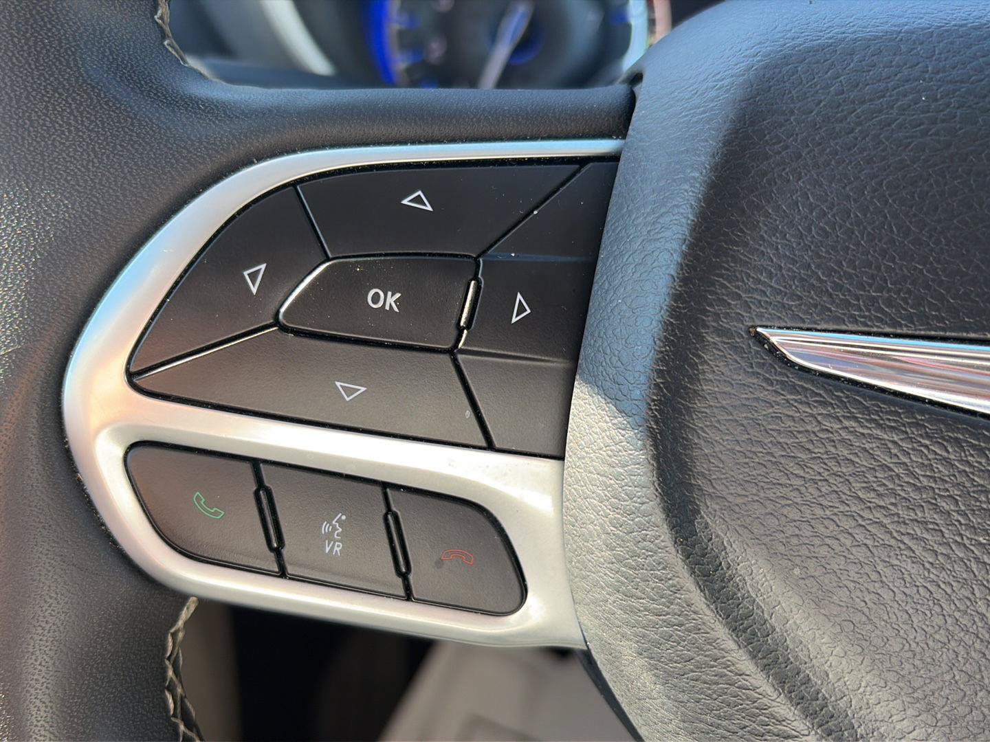 Used 2024 Chrysler Pacifica Touring-L FWD image 28
