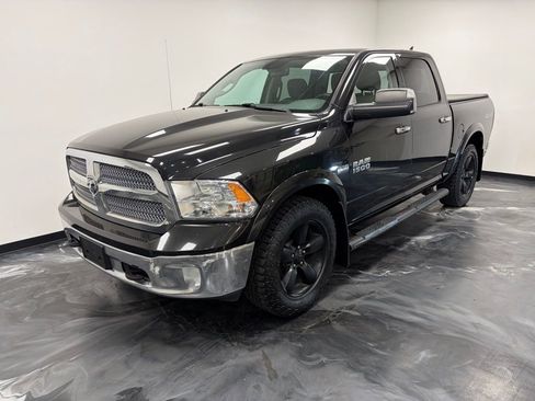 Used 2018 RAM 1500 SLT image 16