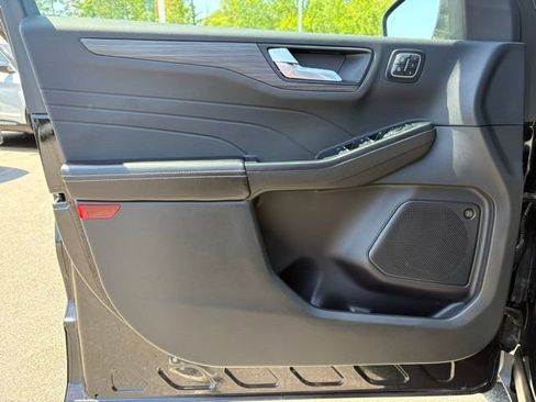Used 2024 Ford Escape SE w/ PHEV Premium Package FWD image 10