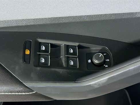 Used 2025 Volkswagen Jetta SE FWD image 24