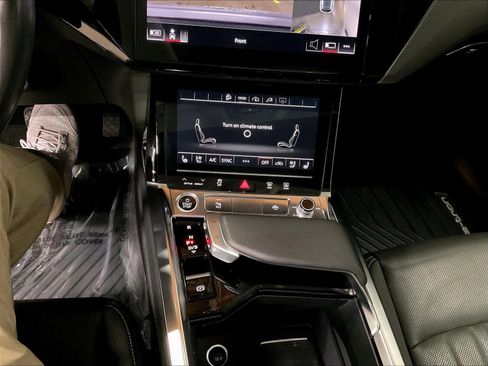 Certified 2024 Audi Q8 e-tron Premium Plus AWD/4WD image 32