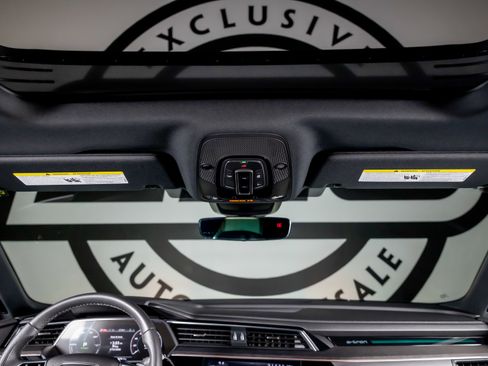 Used 2024 Audi Q8 e-tron Prestige image 9