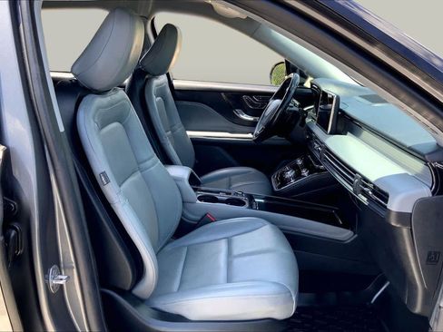 Used 2022 Lincoln Corsair Reserve w/ Elements Package FWD image 9
