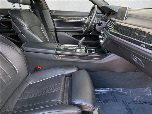 Used 2022 BMW 740i xDrive w/ M Sport Package image 23