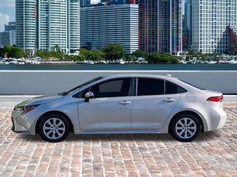 Used 2025 Toyota Corolla LE image 8