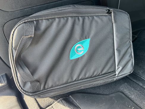 Used 2024 Chrysler Pacifica Limited image 7