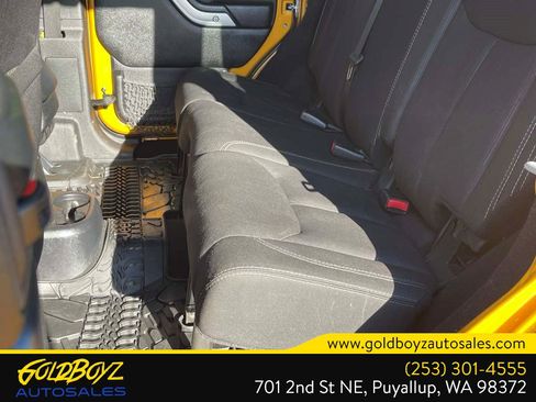 Used 2014 Jeep Wrangler Unlimited Sahara AWD/4WD image 17