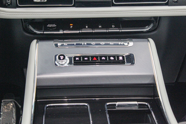 Used 2025 Lincoln Aviator AWD image 26